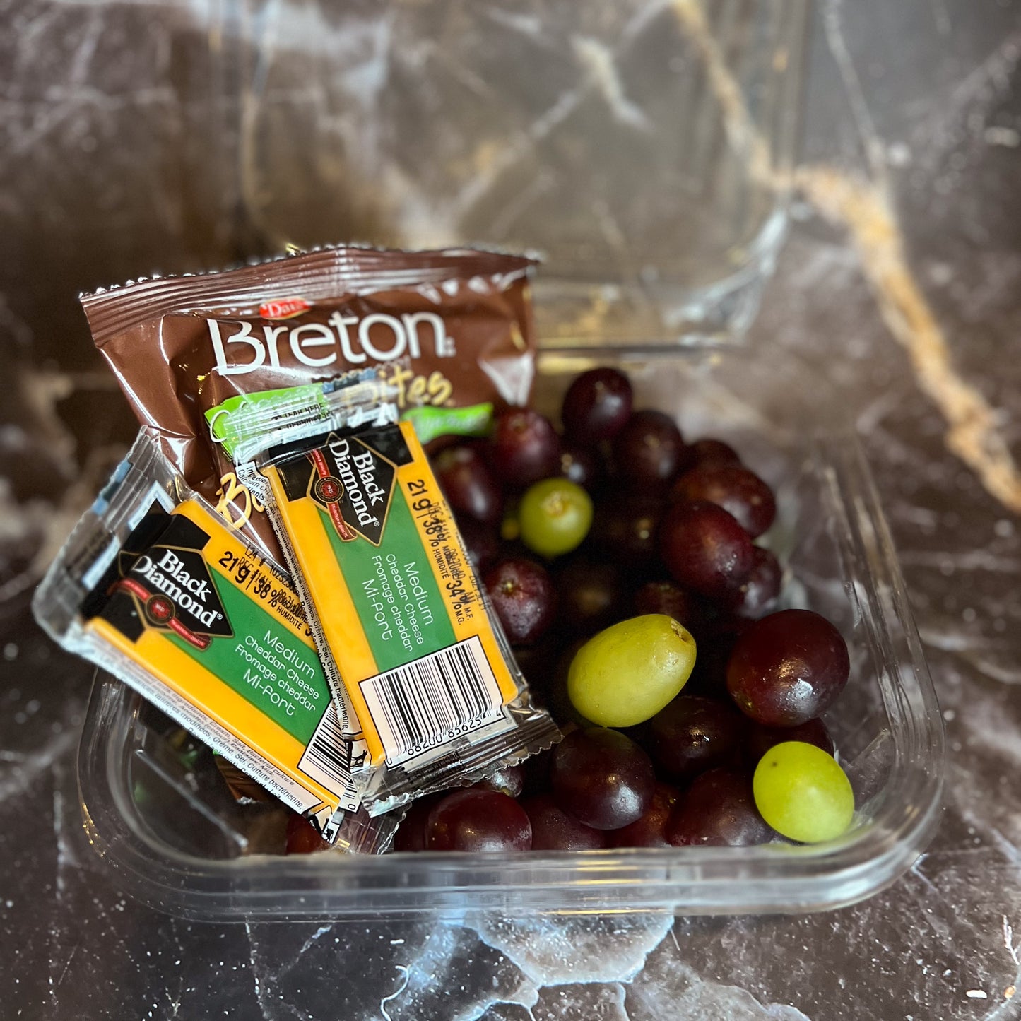 Nesci's Prepared Fresh- Grape, Cheese & Crackers